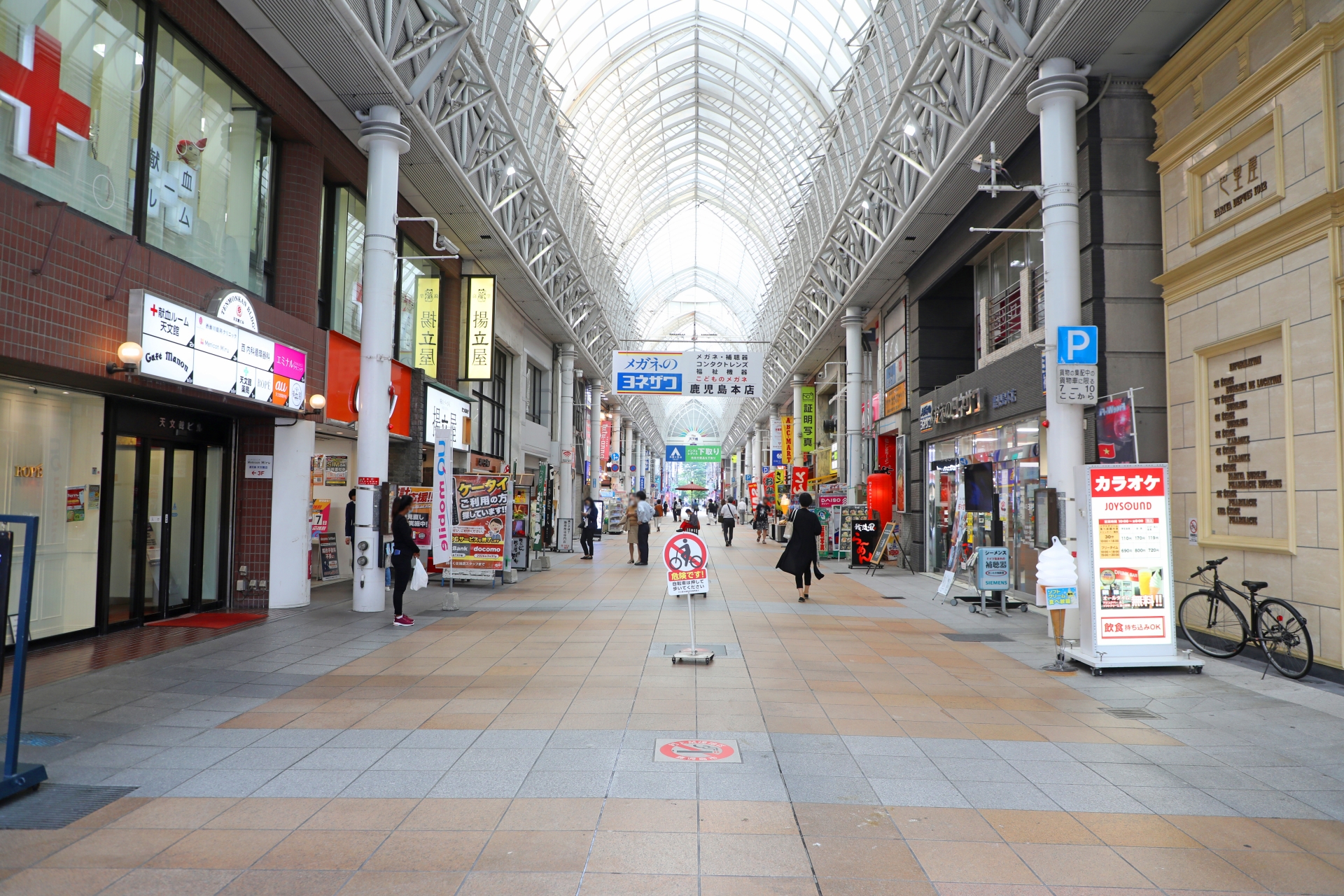 鹿児島市街地　天文館のアーケード街